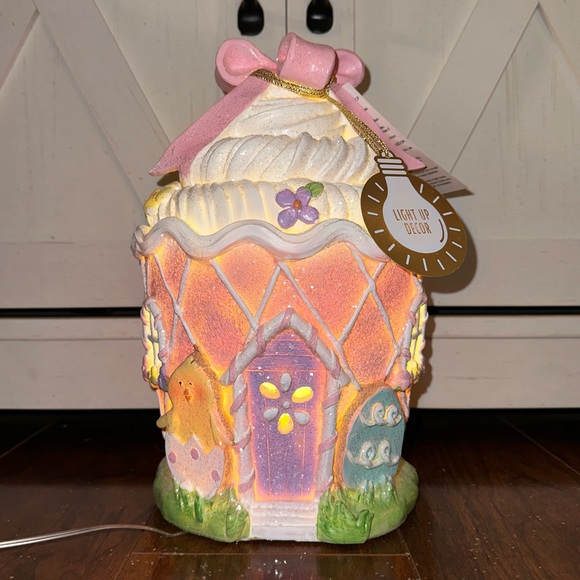 Easter Pastel LED Cupcake Gingerbread House - Picture 2 of 8